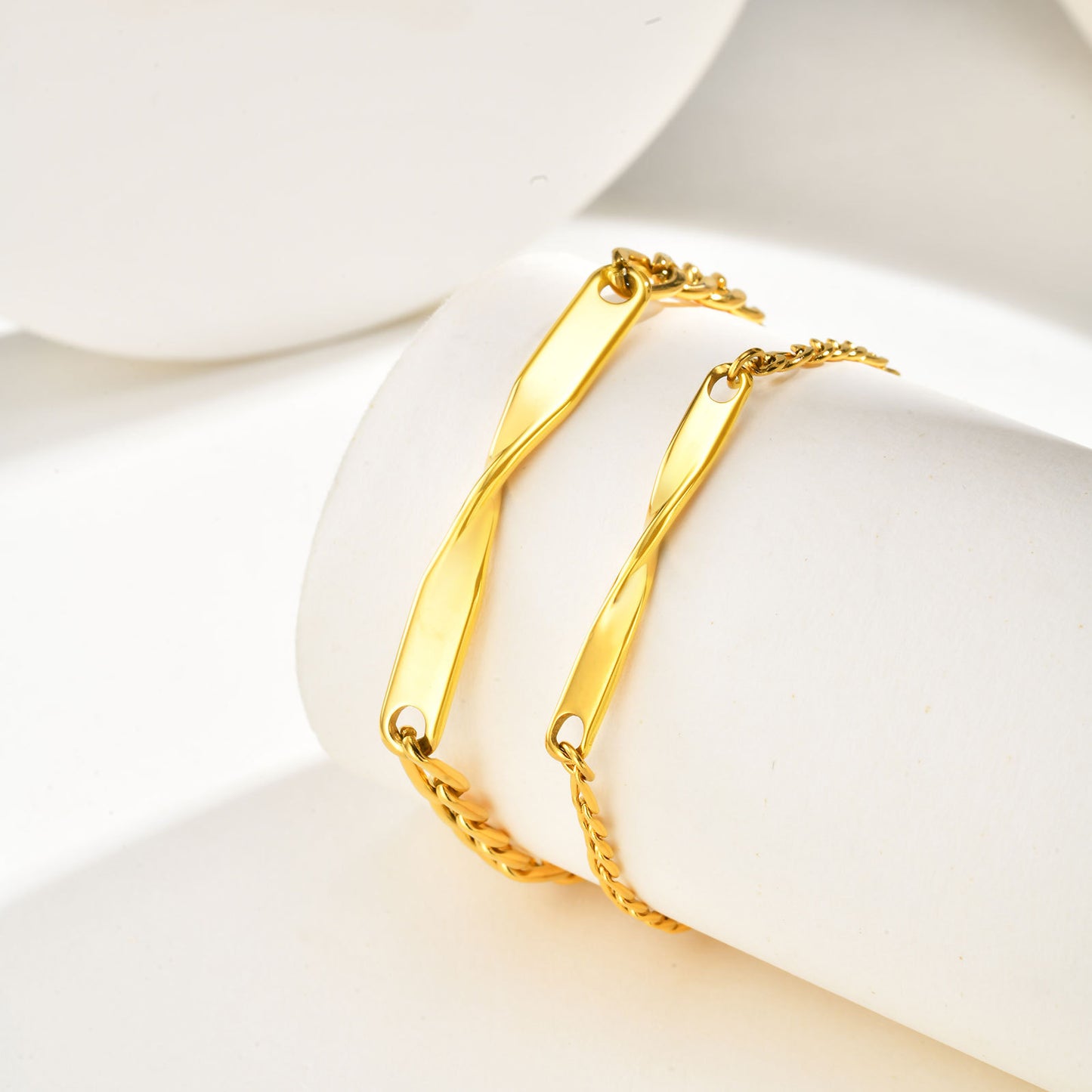 Planderful Gold Steel Mobius Bracelet For Couples Wear