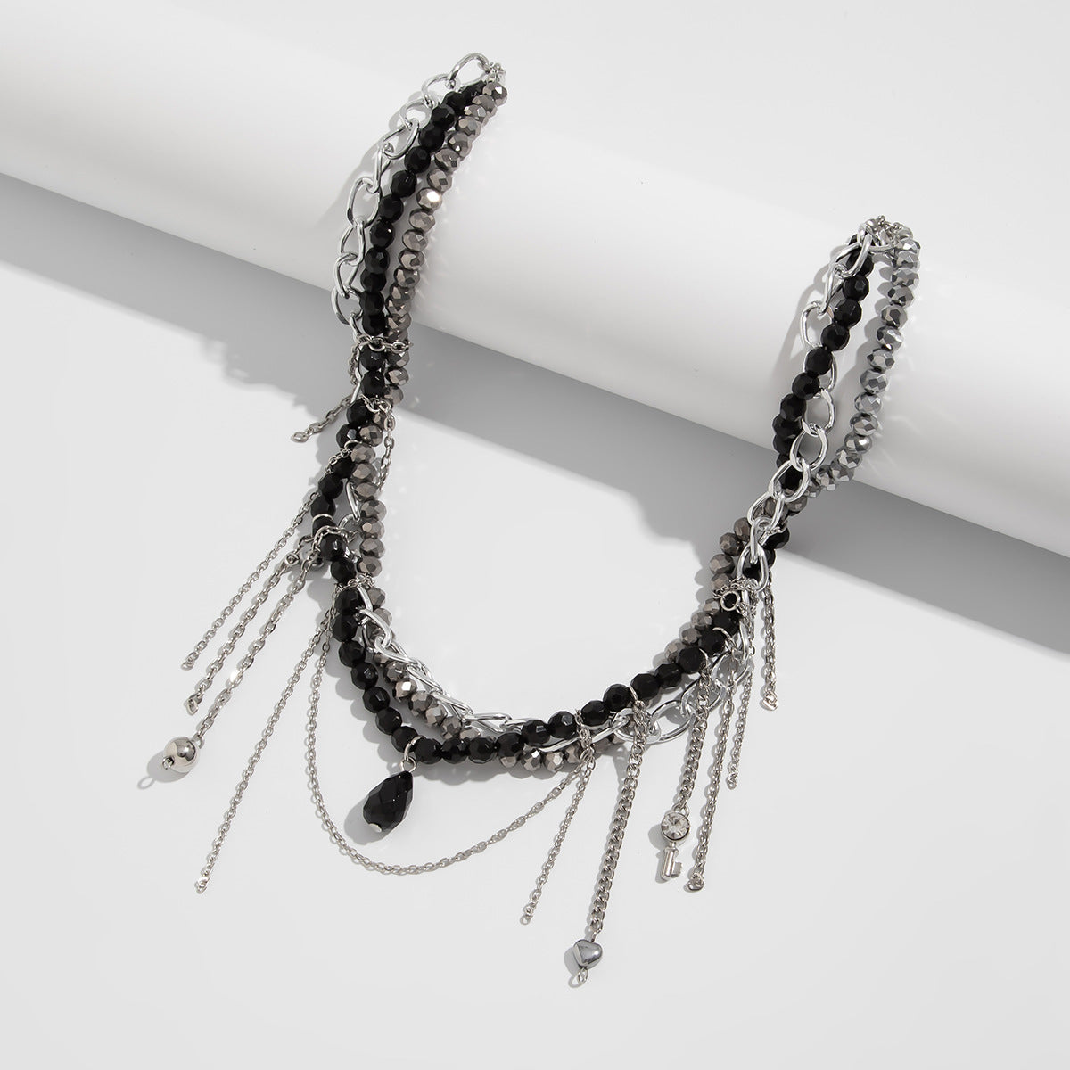 Planderful Vienna Verve Necklace – Elegant Imitation Pearl Design