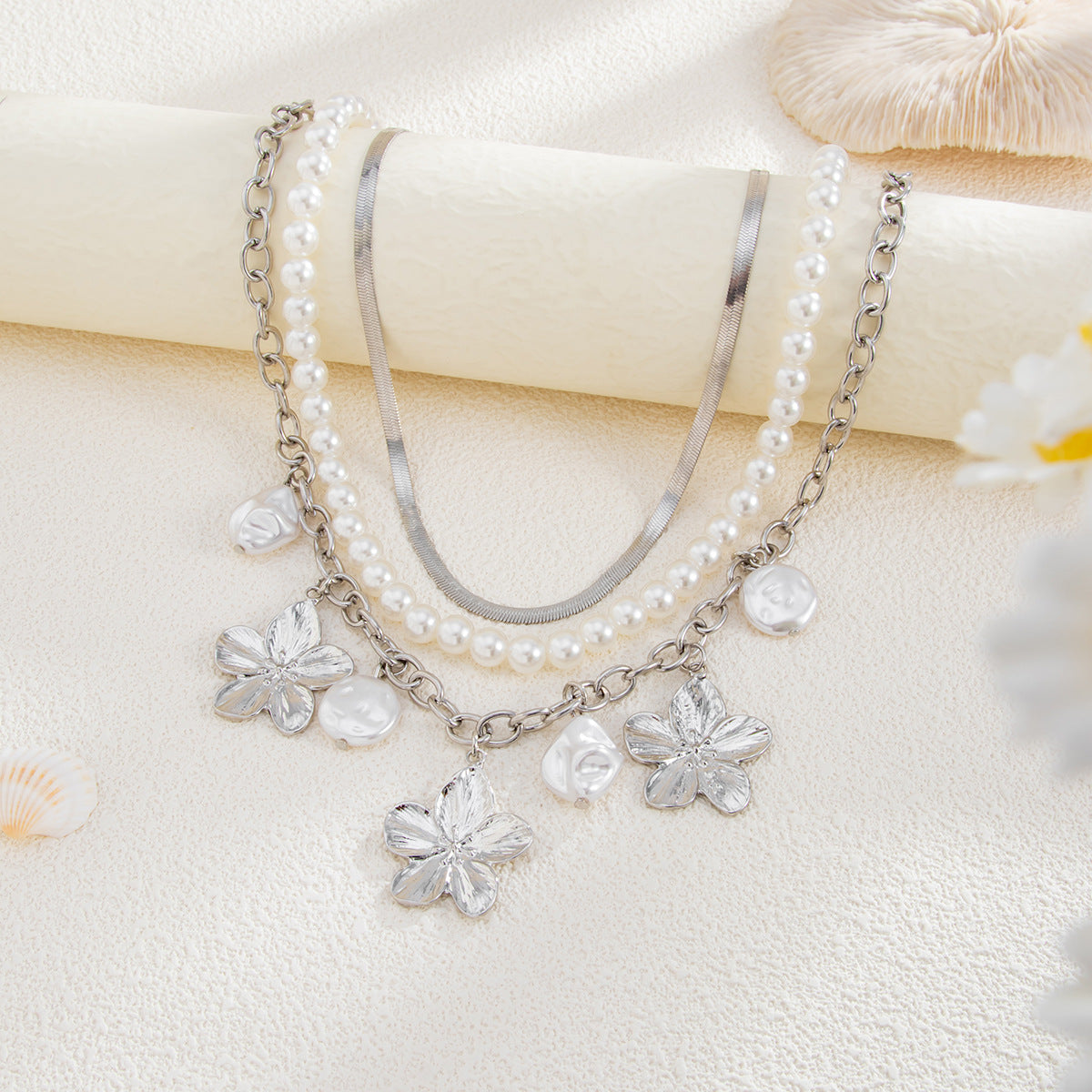 Planderful Vienna Verve Necklace – Elegant Imitation Pearl Design