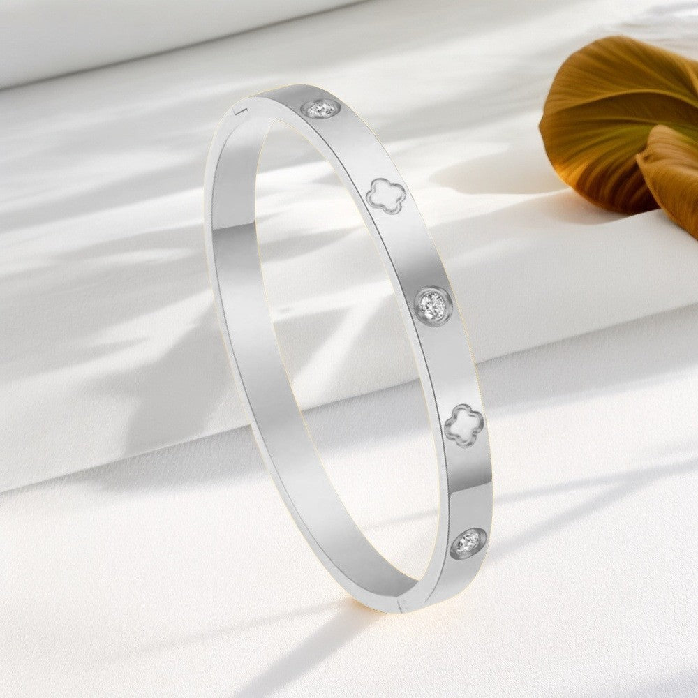 Planderful Jewelry Four Leaf Zircon Flower Bracelet