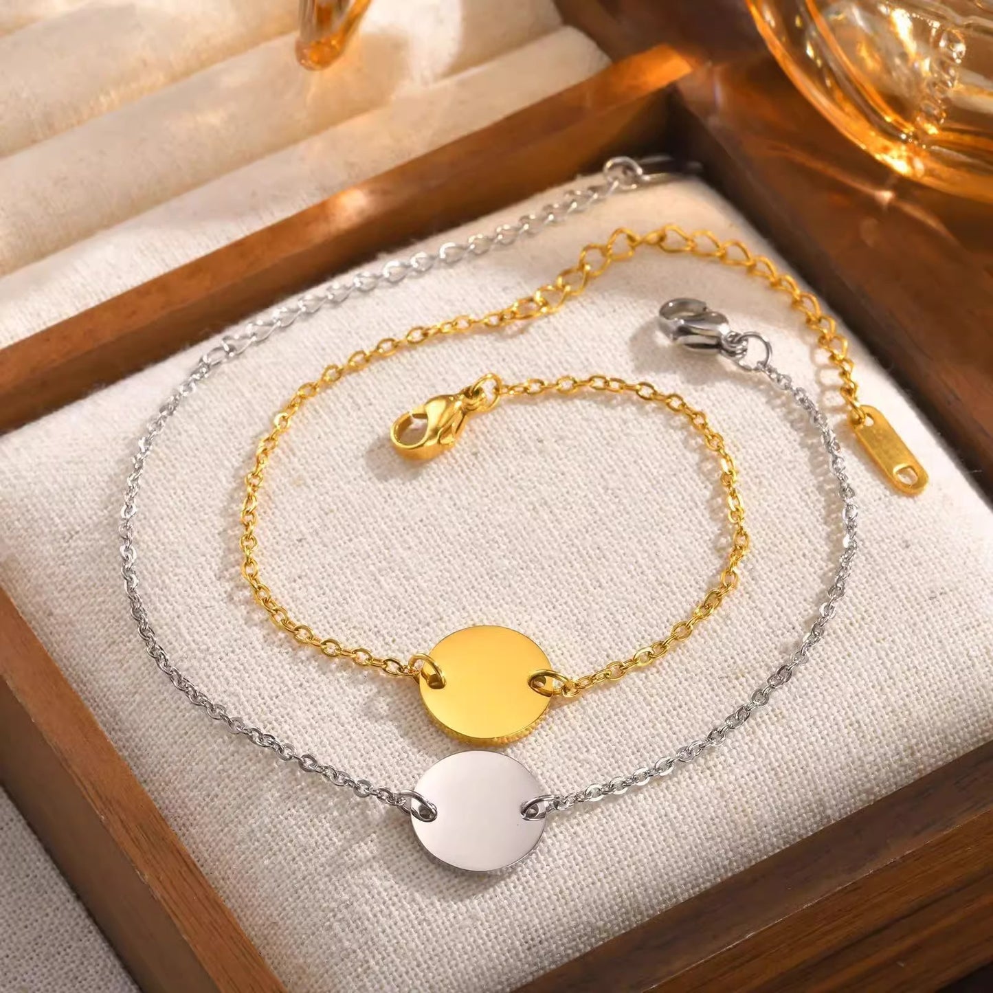 Planderful Jewelry Stainless Steel Round Label Bracelet for Women Minimalist Everyday Accessory