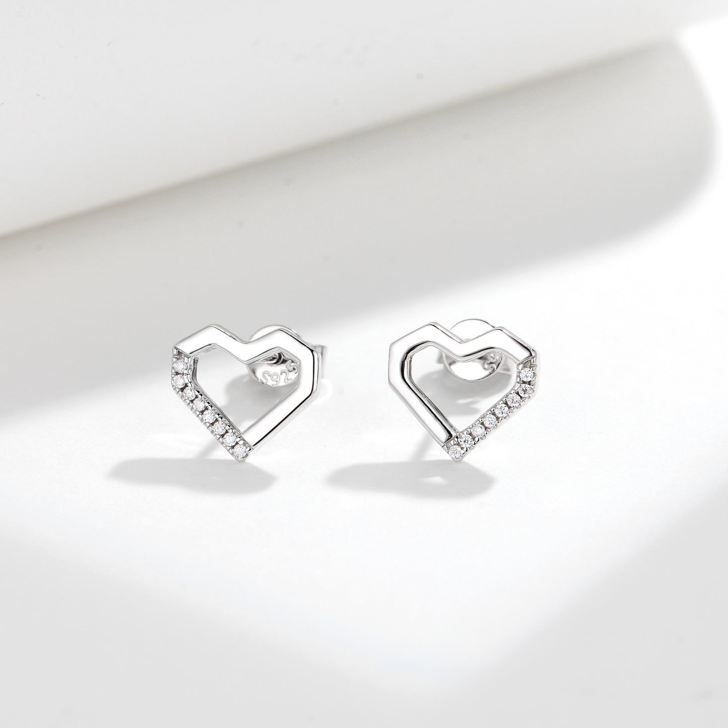 Moissanite Heart Stud Earrings S925 Silver Planderful Elegant Gift For Her Glittering DVVS3EX Stones