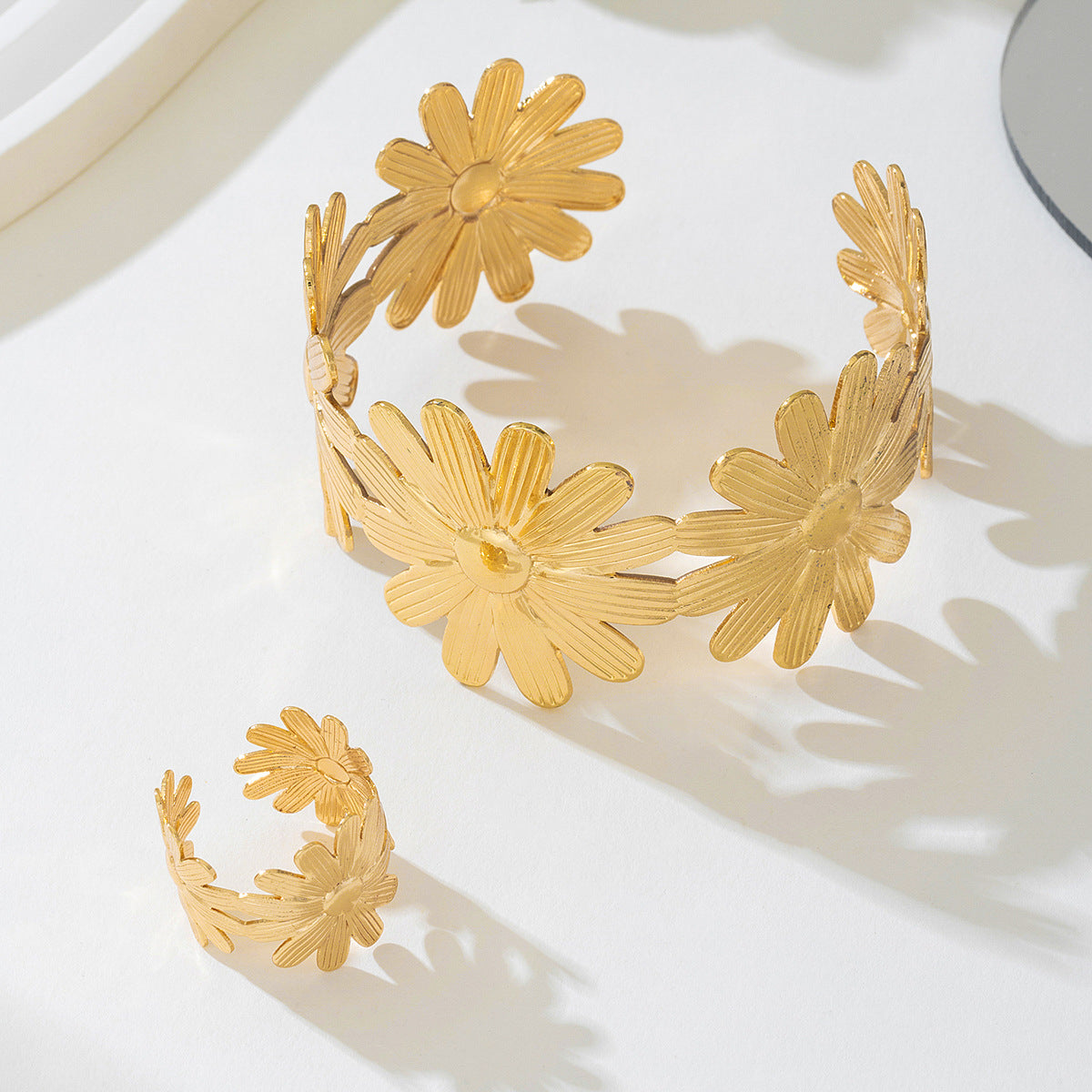 Planderful Vienna Verve Jewelry Set – Fashionable Retro Metal Flower Design