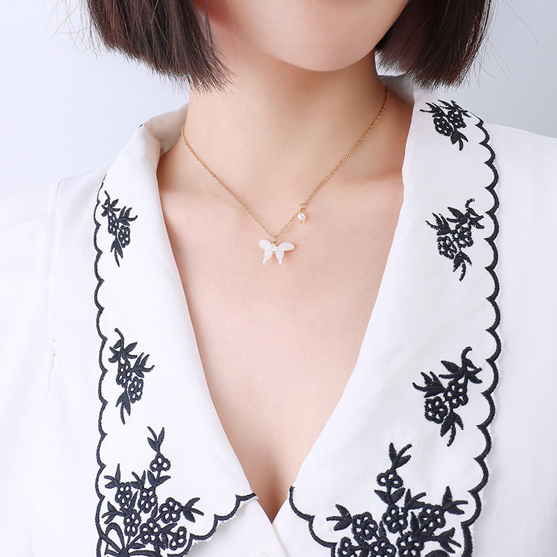 Korean Style Butterfly Pearl Necklace with Fragrant Wind Design
