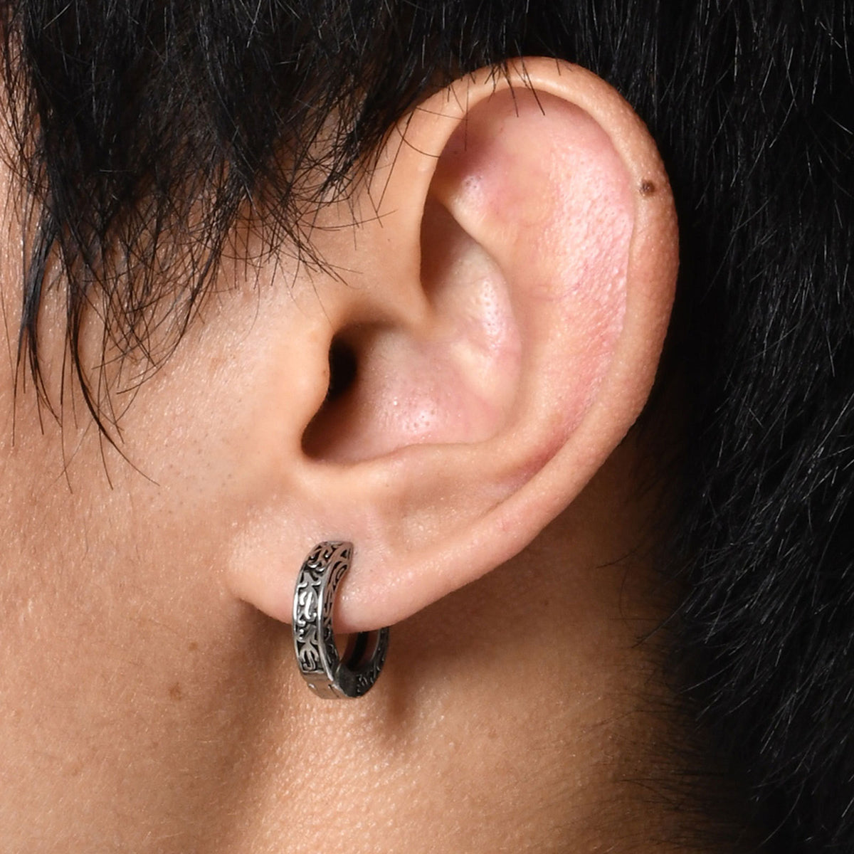 Filigree Huggie Hoop Earring — Single, 3 Finishes