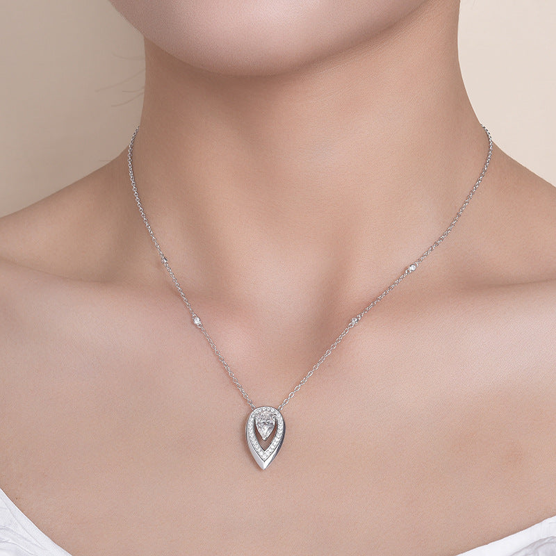 Planderful Moissanite Pendant Necklace One And Half Carat Pear Halo Sparkling Sterling Silver S925 For Women