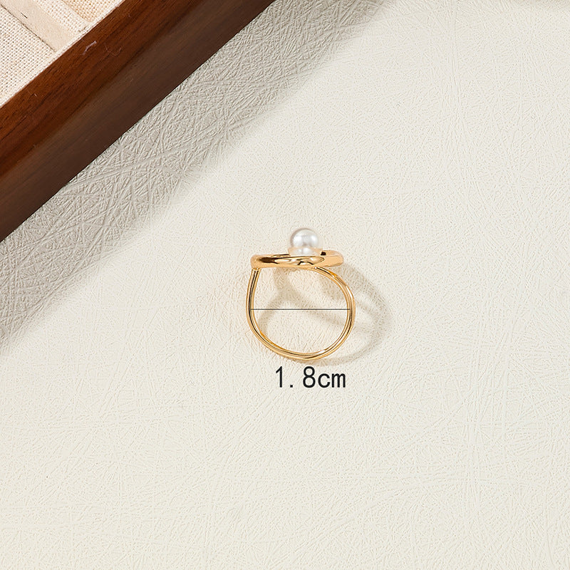 Wholesale Irregular Hollow Metal Pearl Ring for Women: Elegant European Style Jewelry