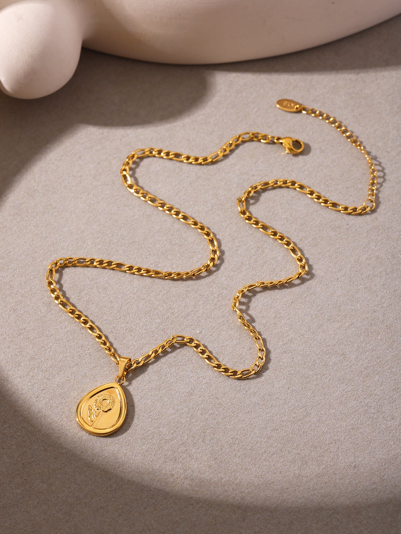 Planderful Love Flower Pendant Necklace 18K Gold For Women