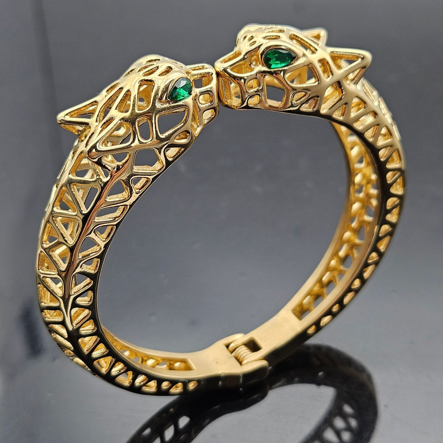 Planderful Leopard Eye Bracelet Unisex Retro Hollow Double Headed Design Bold Statement