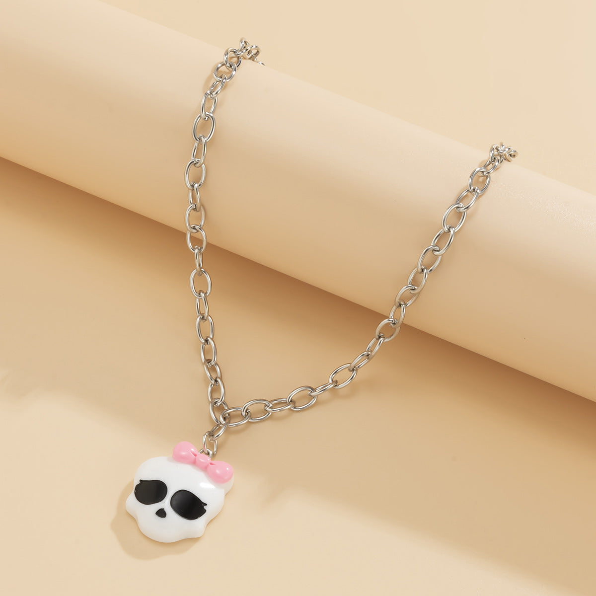 Planderful 3D Acrylic Alien Necklace For Halloween Fans Bold Statement Pendant Trendy Gift