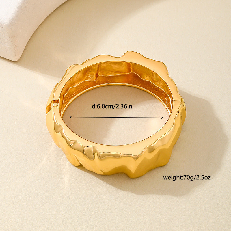 Planderful Vienna Verve Bracelet – Exaggerated Thick Metal Design