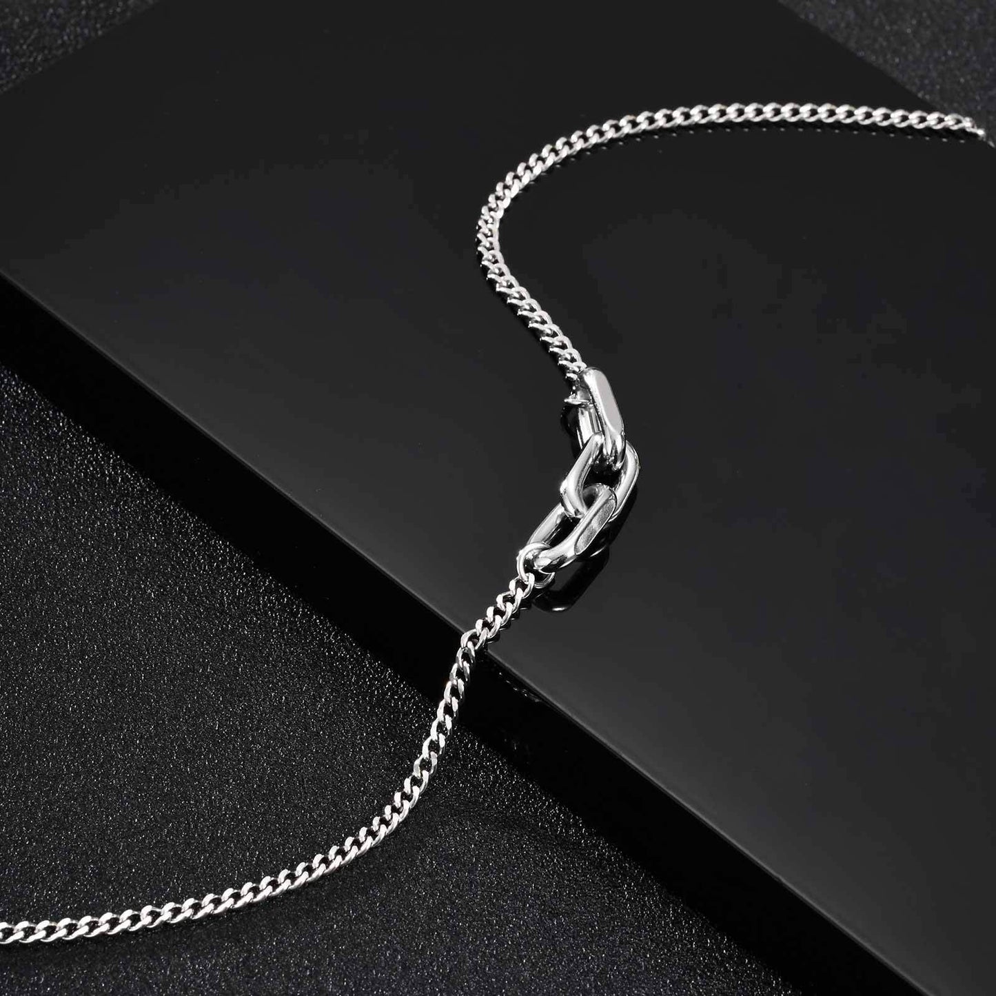 Unisex Collarbone Chain – Stainless Steel Minimalist Three Square Ring Grinding Chain Necklace
