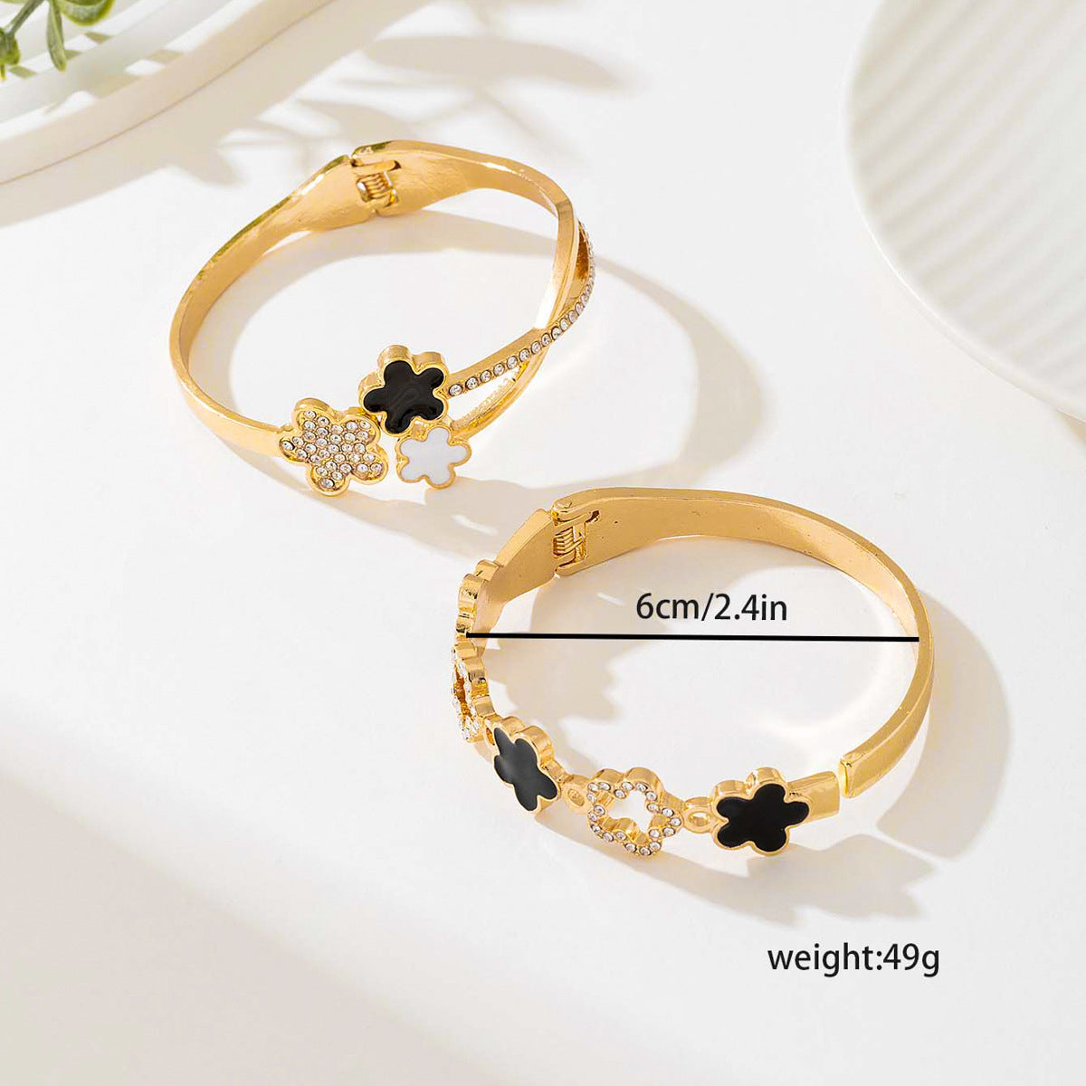 Planderful Vienna Verve Bracelet Set – Fashionable Five-Leaf Clover Design