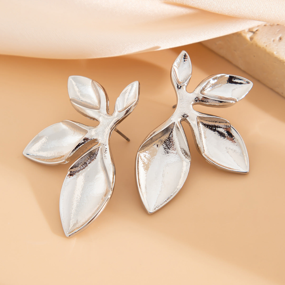 Planderful Vienna Verve Earrings – Elegant Retro Petal Design