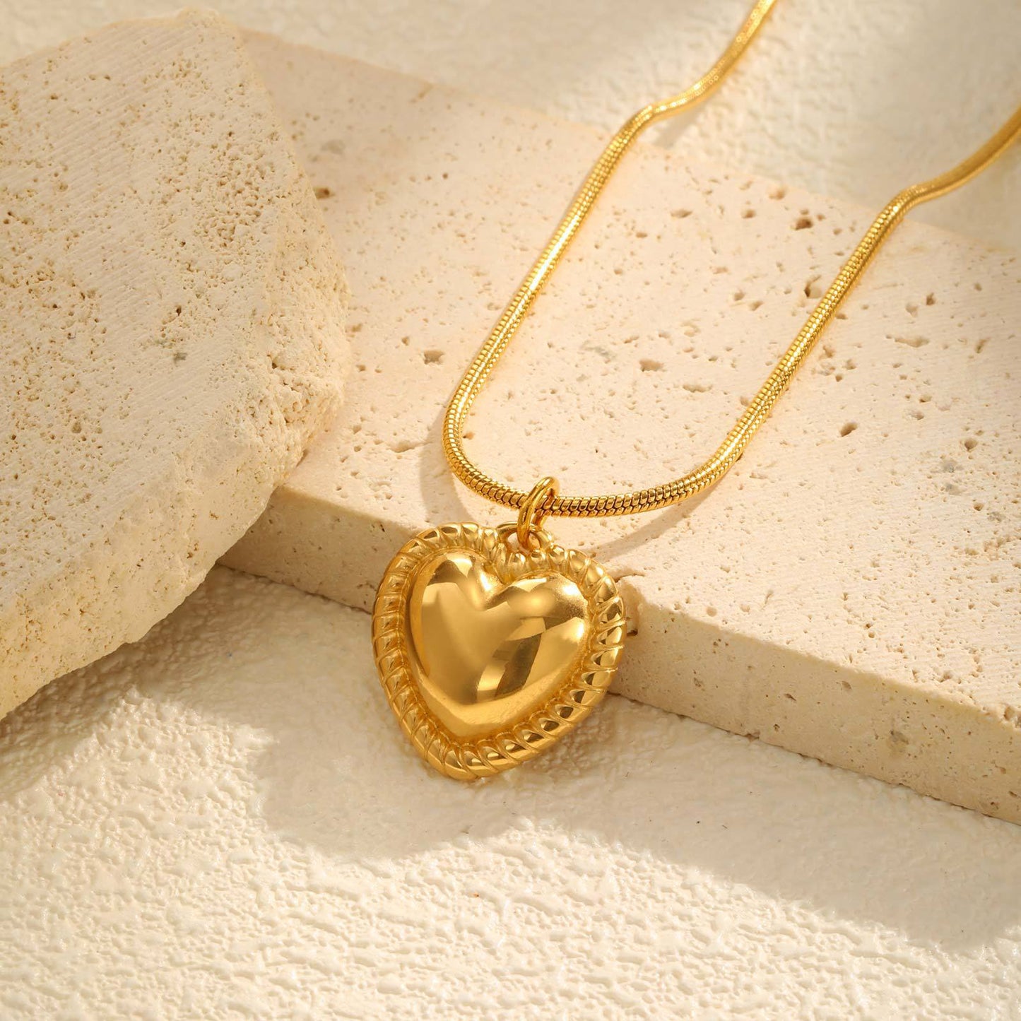 Style Women's Collarbone Chain – Stainless Steel Round Snake Chain Heart-Shaped Necklace