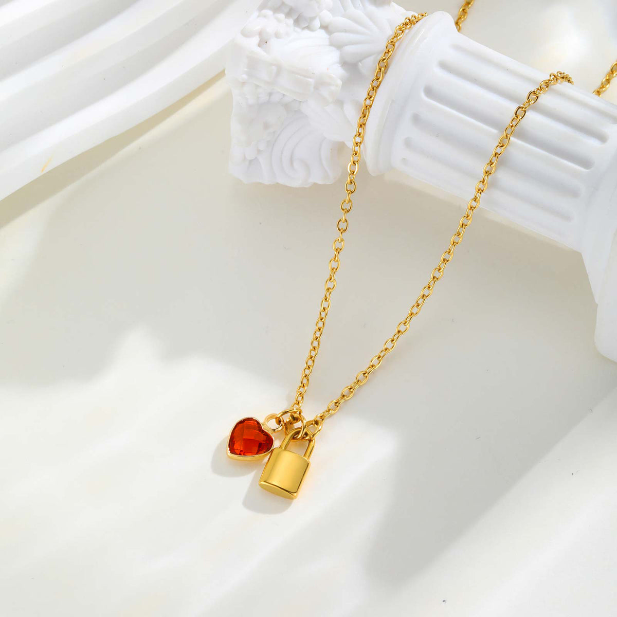 Wind Ladies Birthday Gift Stainless Steel Gold Lock Peach Heart Twelfth Necklace
