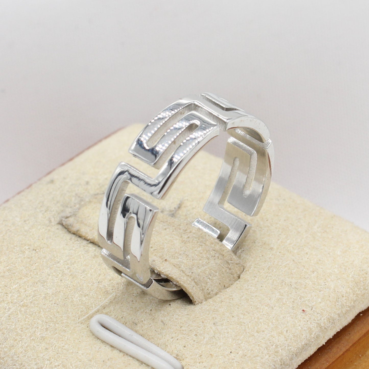 Planderful Everyday Genie – European and American Personalized Fashion Smooth Wall Pattern Men's Titanium Steel Ring