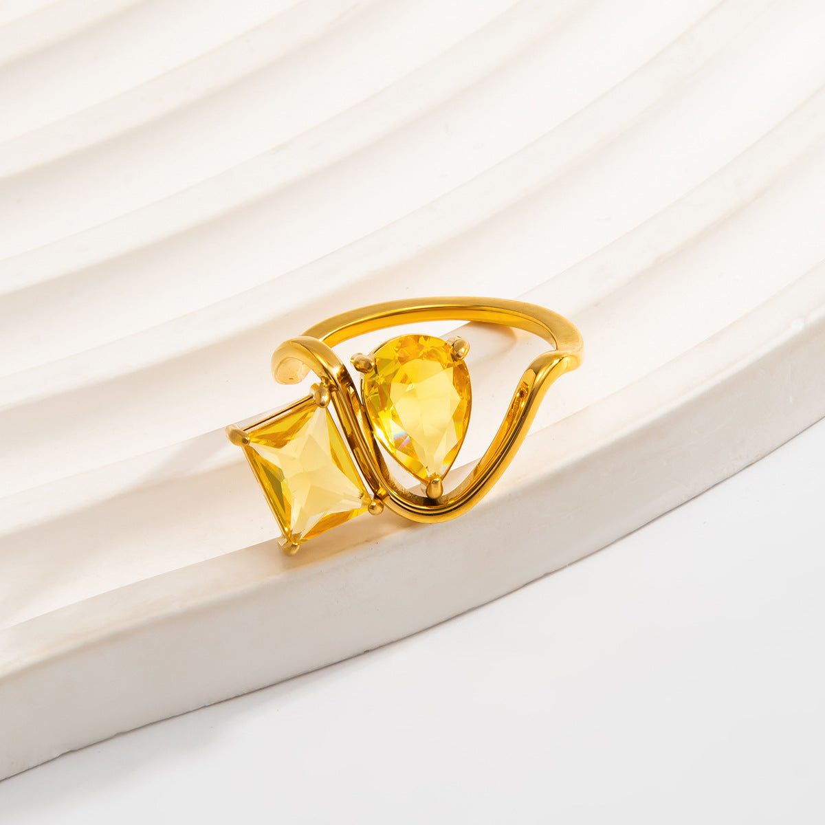 Planderful Vienna Verve Stainless Steel S Curve Zircon Ring For Modern Women Statement Jewelry