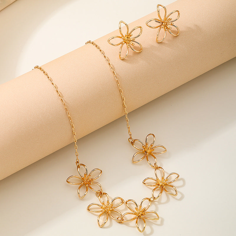 Elegant Women's Metal Lines Flower Jewelry Set by Planderful