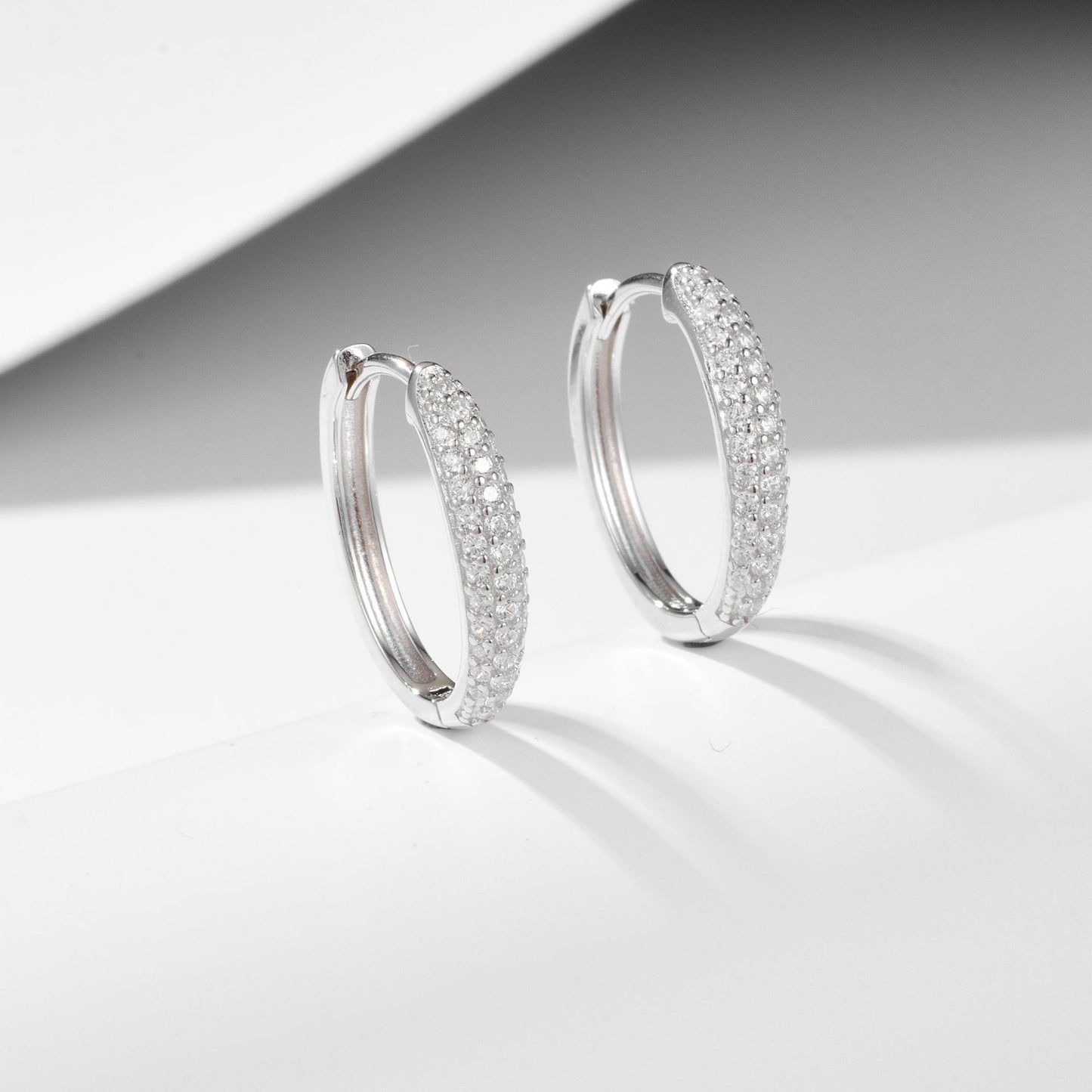 925 Sterling Silver Micro-Inlaid Zircon Circle Earrings Niche Hipster Earrings Personalized Ear Buckle