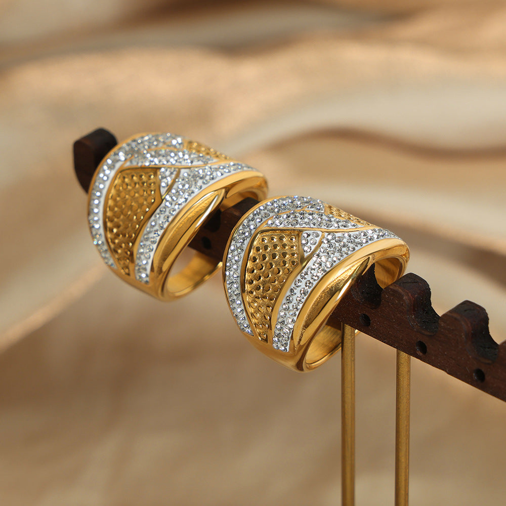 Extravagant Zircon-Adorned Gold-Plated Titanium Steel Ring - Luxurious High-End Women's Jewelry