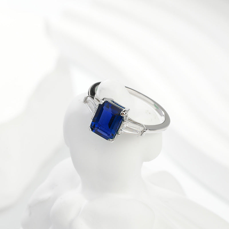 Jewelry Classic Three-Stone Lab Grown Emerald Ring Simple Fashion Daily Commuting