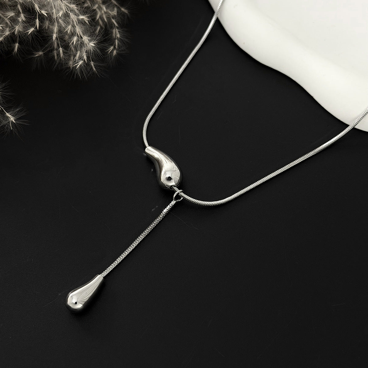 Spice Girl Feng Shui Drop Pendant Y-Shaped Fringed Necklace Cold Snake Bone