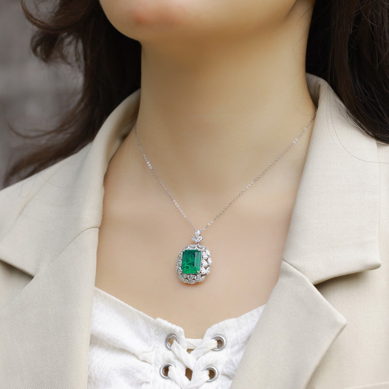 Planderful Gala Fireworks Necklace – Fashionable S925 Silver Simulation Emerald Pendant Wholesale