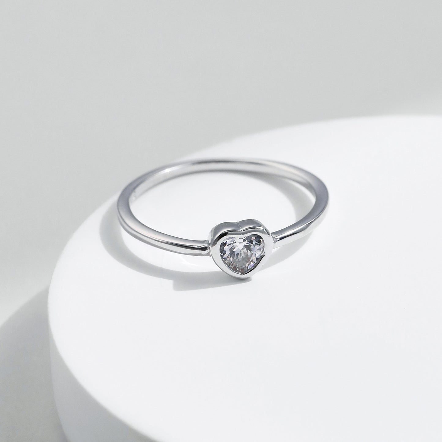 Planderful Moissanite Sparkling Ring – Elegant Sterling Silver Design