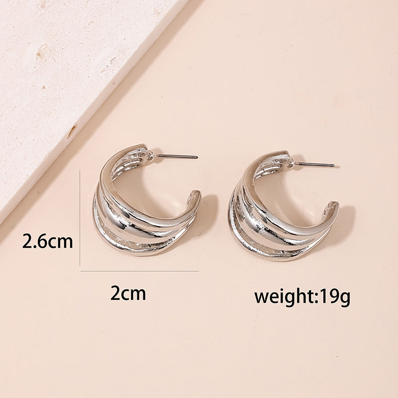 Luxurious Retro Hollow Arc Earrings in C-Shape
