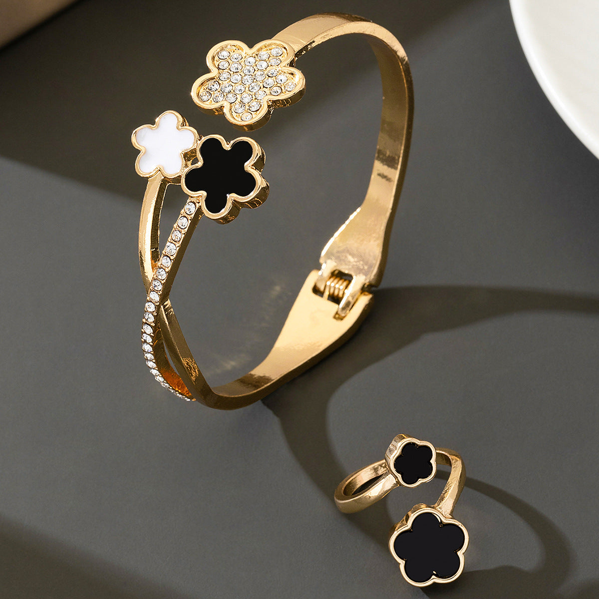 Elegant Leopard Print Bracelet and Ring Set for Women