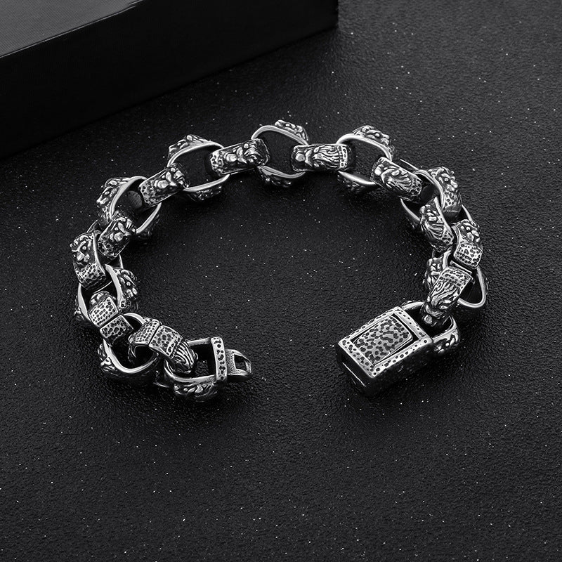 Stylish Retro Lion Head Titanium Steel Bracelet for Men with Hammer Pattern Design