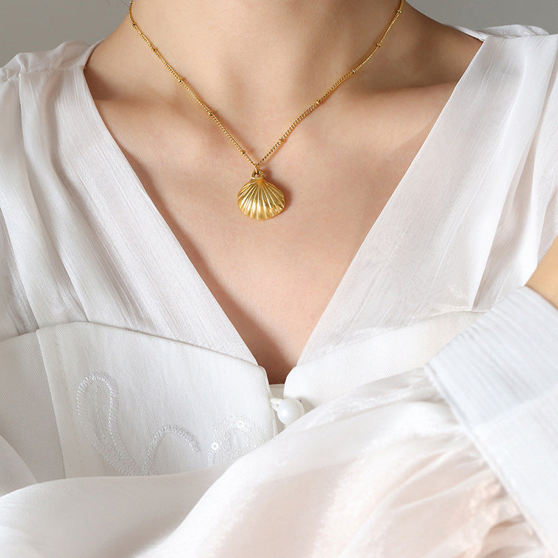 Golden Scallop Pendant Necklace - Stylish Korean Jewelry for Travel and Everyday Wear