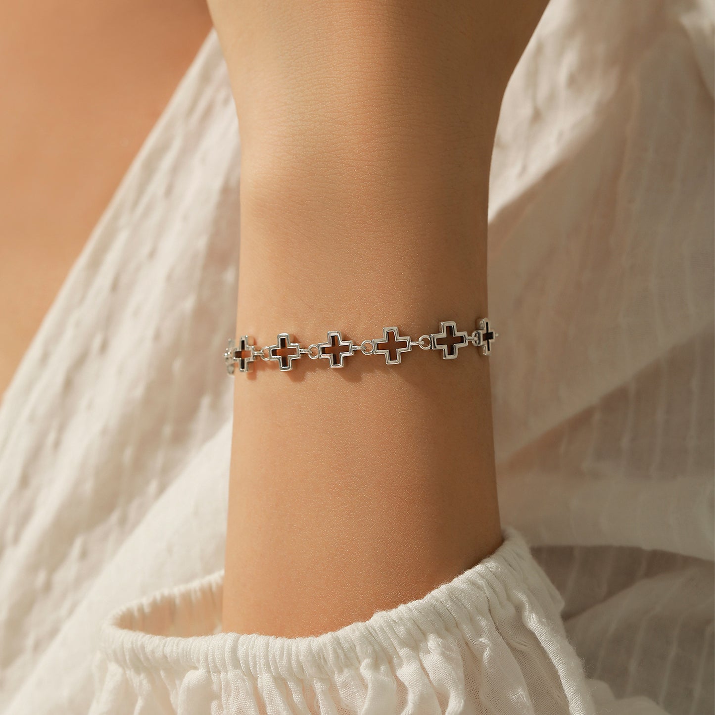 Planderful Everyday Genie Bracelet – Retro Hollow Cross Design