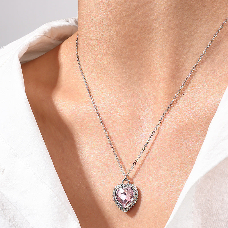 Fashionably Yours: Vienna Verve Metal Pendant Necklace