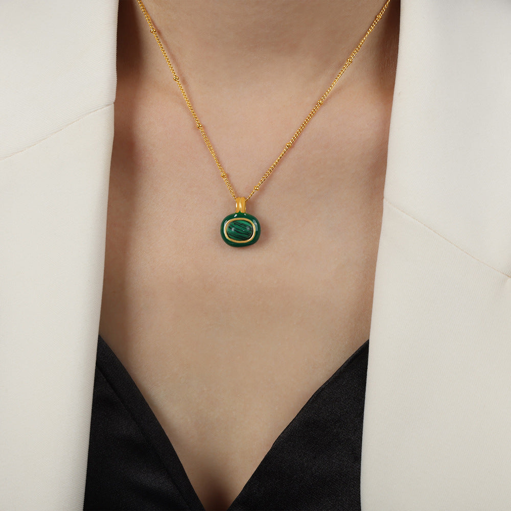 Regal Retro European-Inspired Pendant Necklace with Malachite Shell Detail