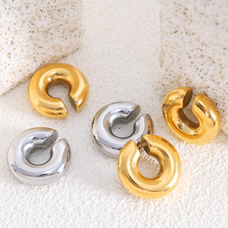 Chic Titanium Steel Gold-Plated Circular Ear Clip with Minimalistic Design