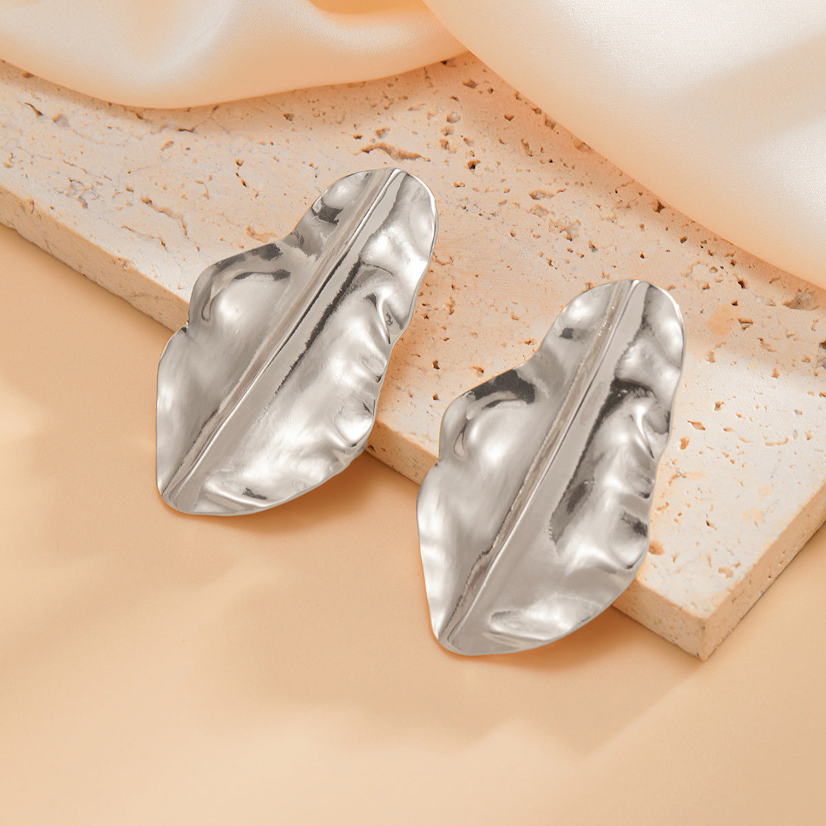 Planderful Vienna Verve Earrings – Retro Leaf Design