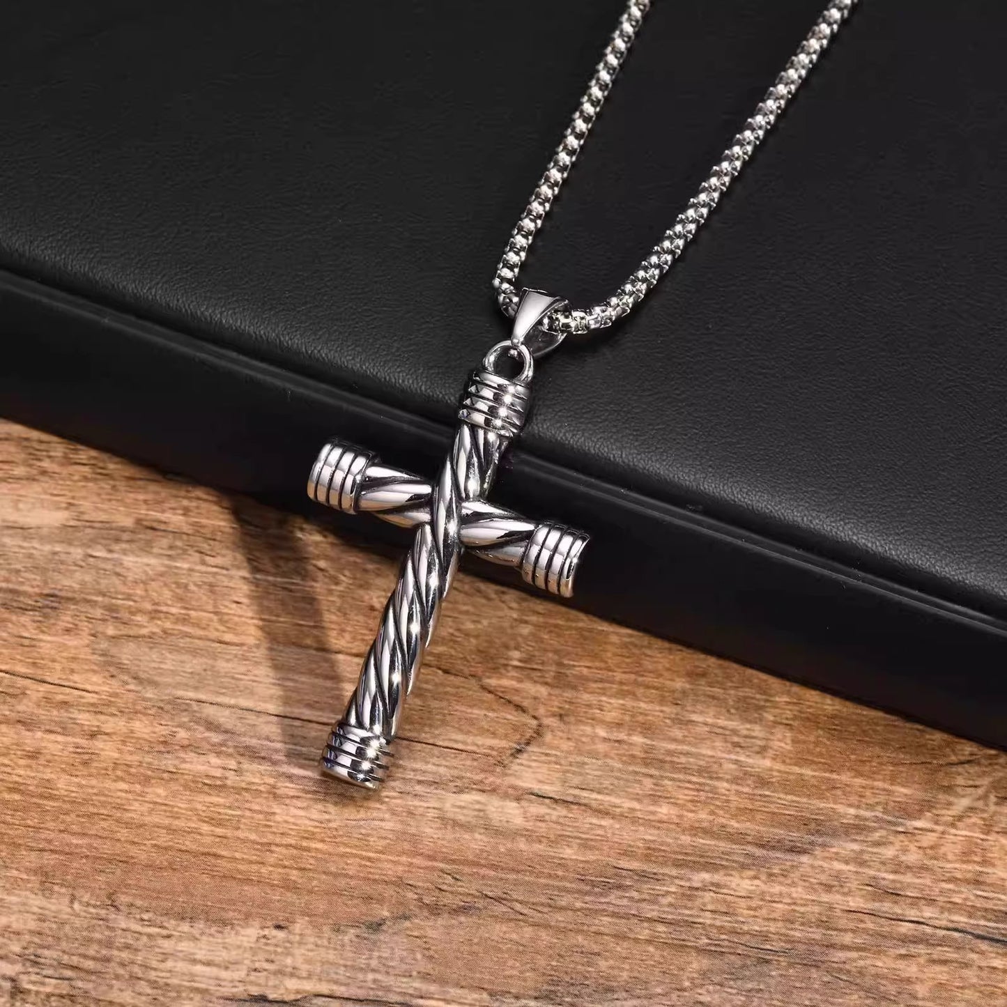 Planderful Jewelry Retro Cross Pendant Necklace In Titanium Steel Hip Hop Collarbone Chain