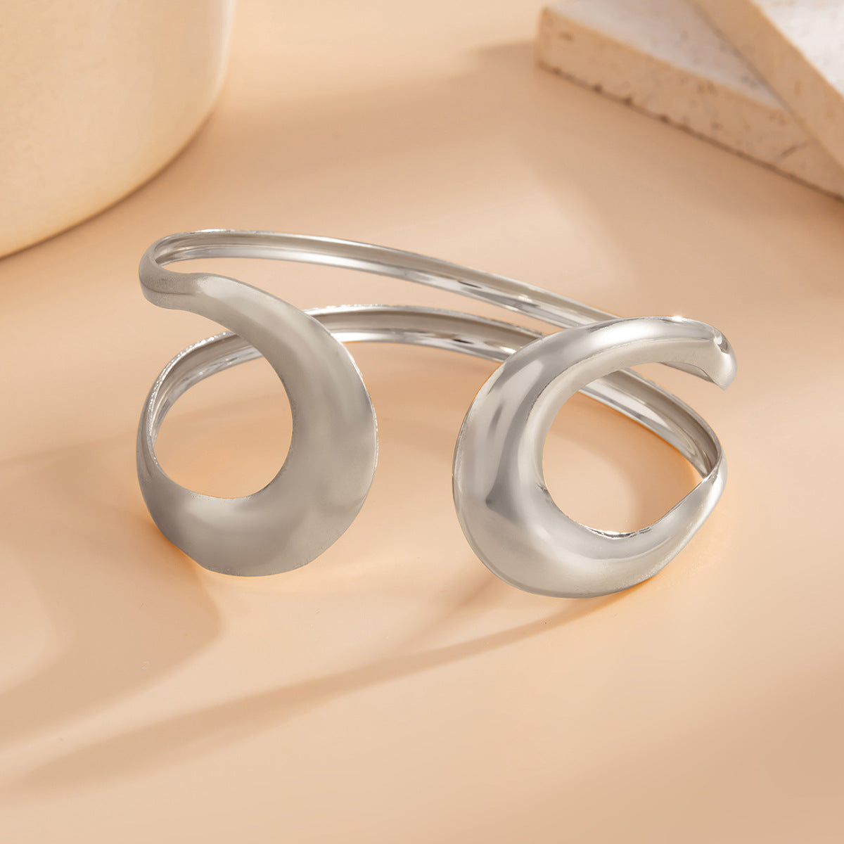 Planderful Vienna Verve Bracelet – Elegant Asymmetrical Design