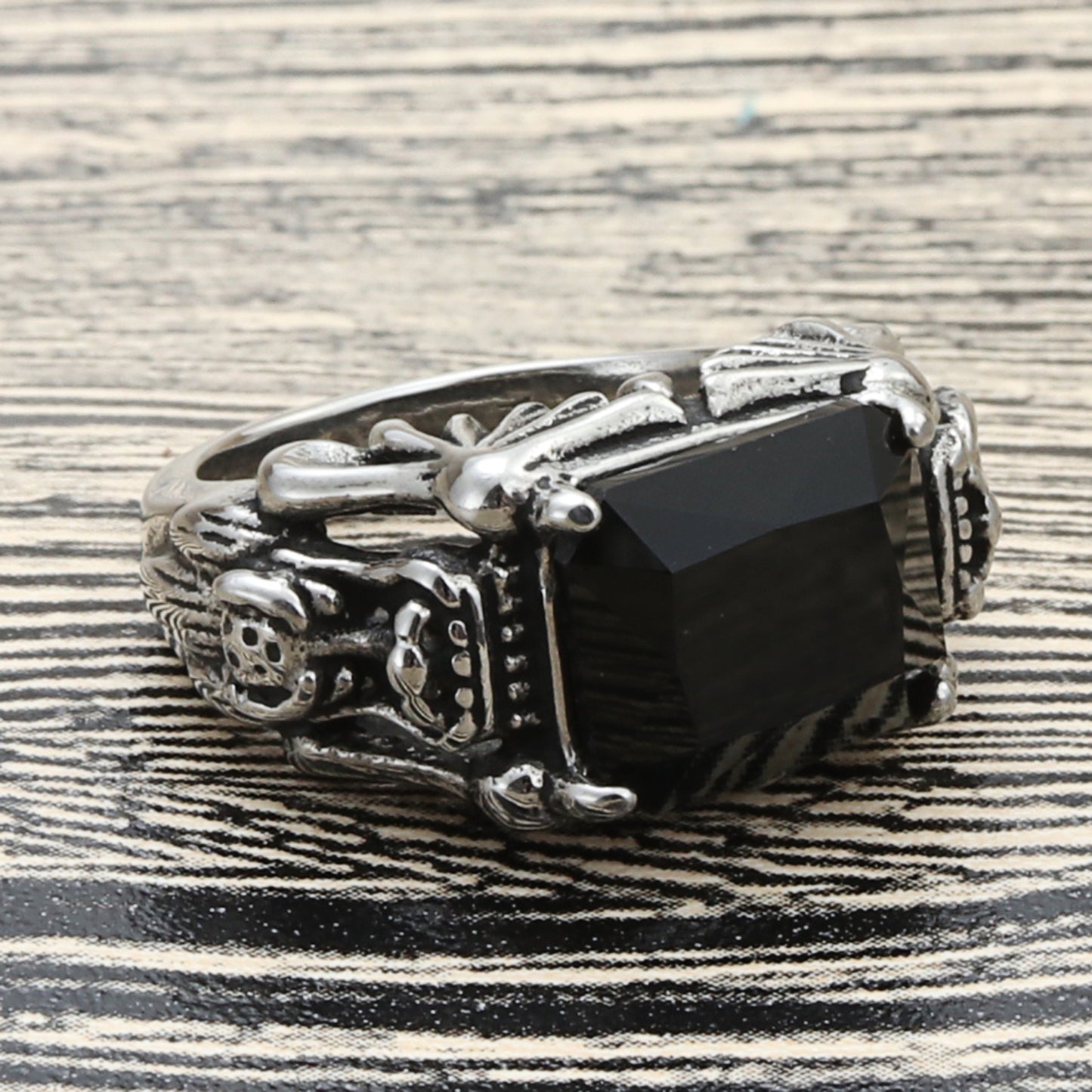 Punk-Inspired Titanium Steel Black Stone Pixiu Ring for Men – Retro Fashion Statement