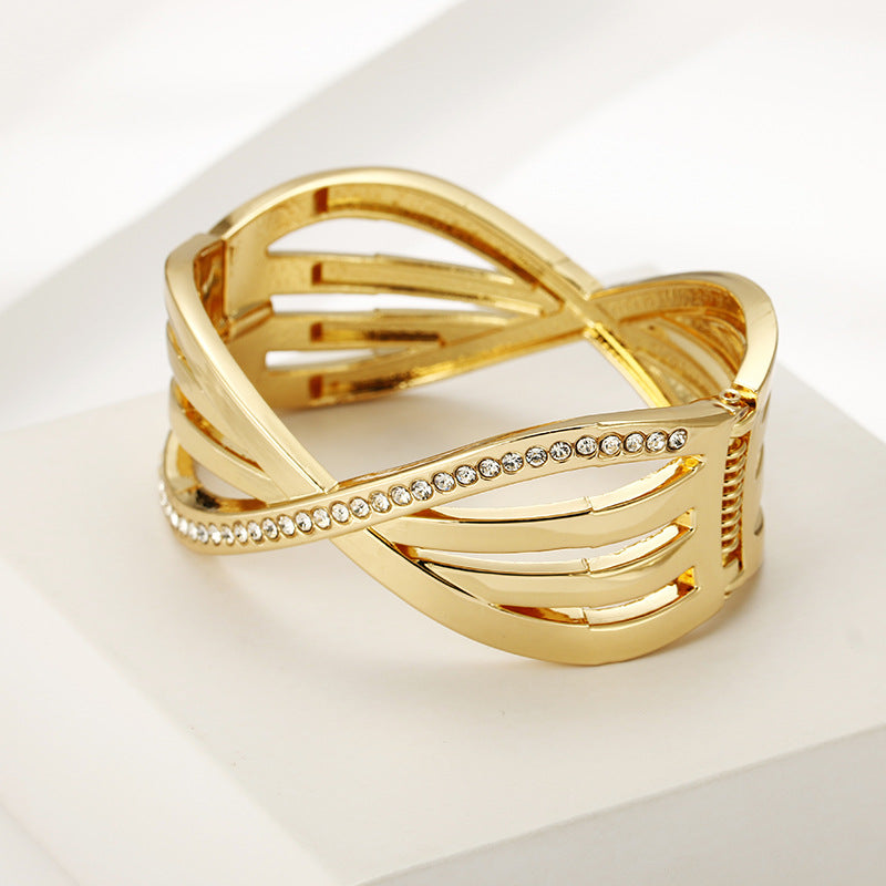 Rhinestone-Embellished Metal Bracelet with Unique Style and Factory Direct Wholesale