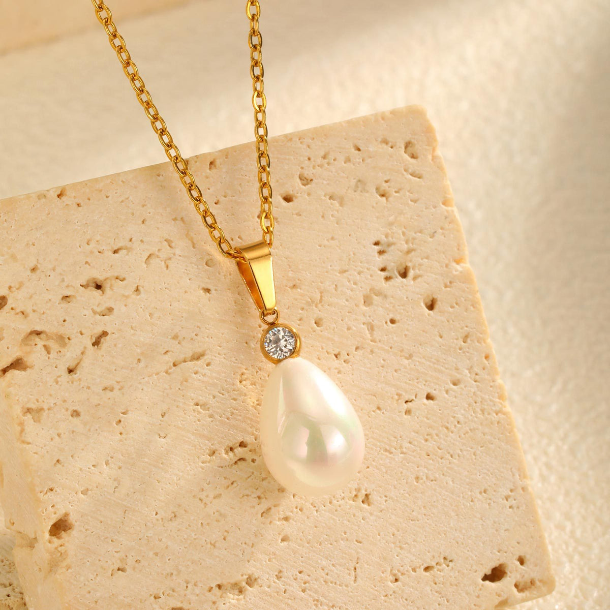 French Premium Stainless Steel Zircon Imitation Pearl Water Drop Pendant Necklace