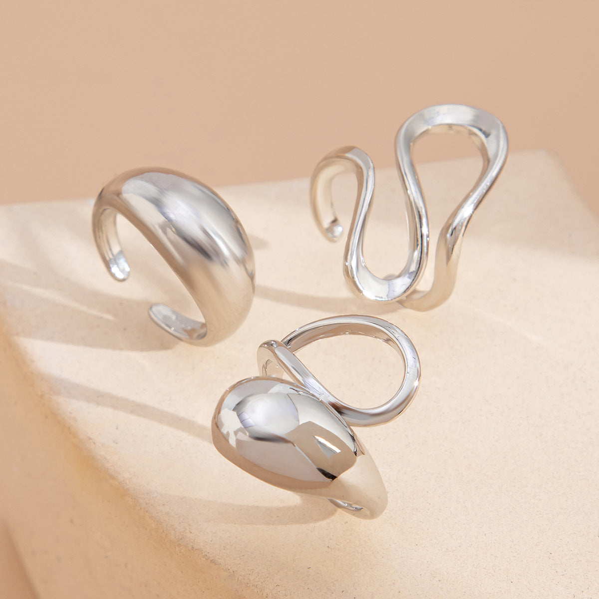 Planderful Vienna Verve Ring Set – Unique Hollow Liquid Design