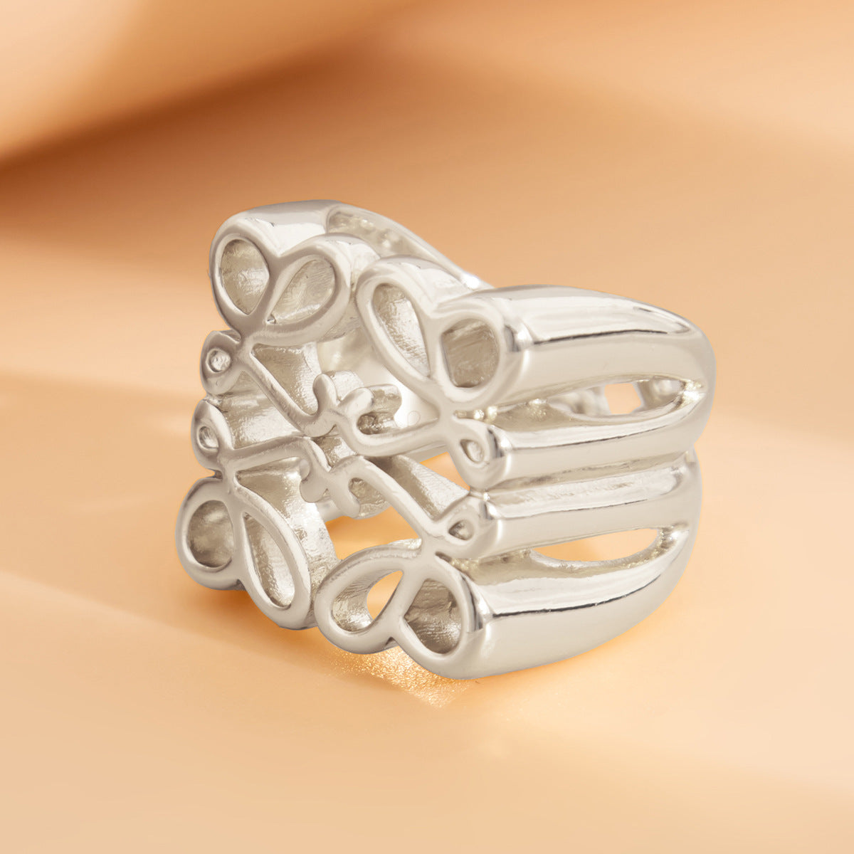 Planderful Vienna Verve Ring – Unique Lava Texture Design