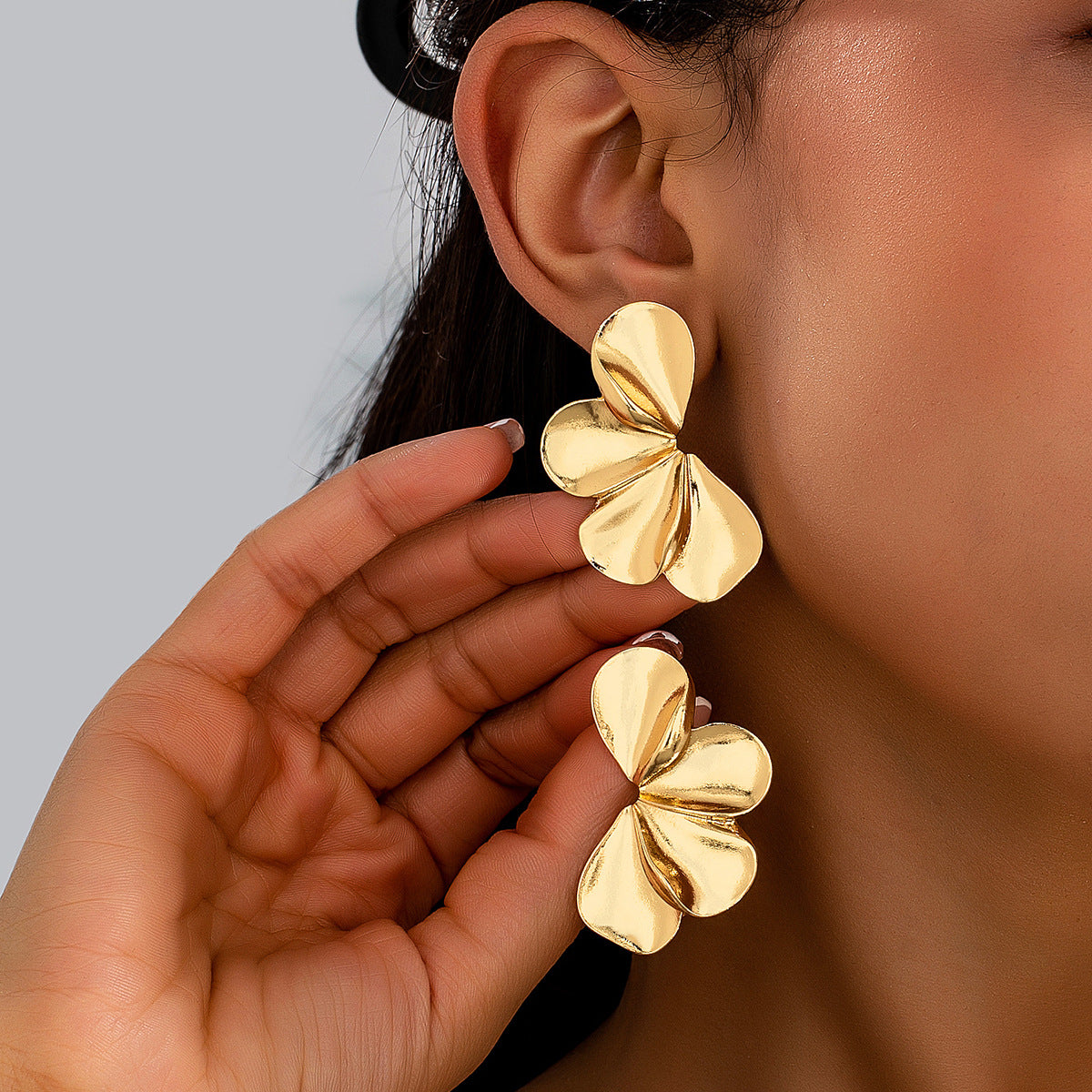 Planderful Vienna Verve Earrings – Elegant Metal Maple Leaf Design