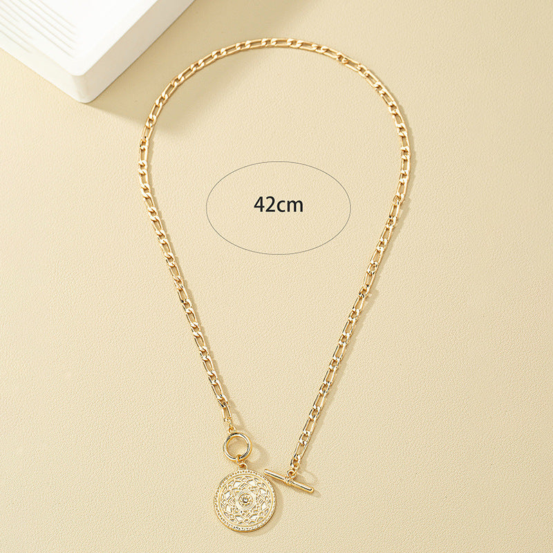 Luxurious Metal Tag Necklace with Chic Clavicle Chain