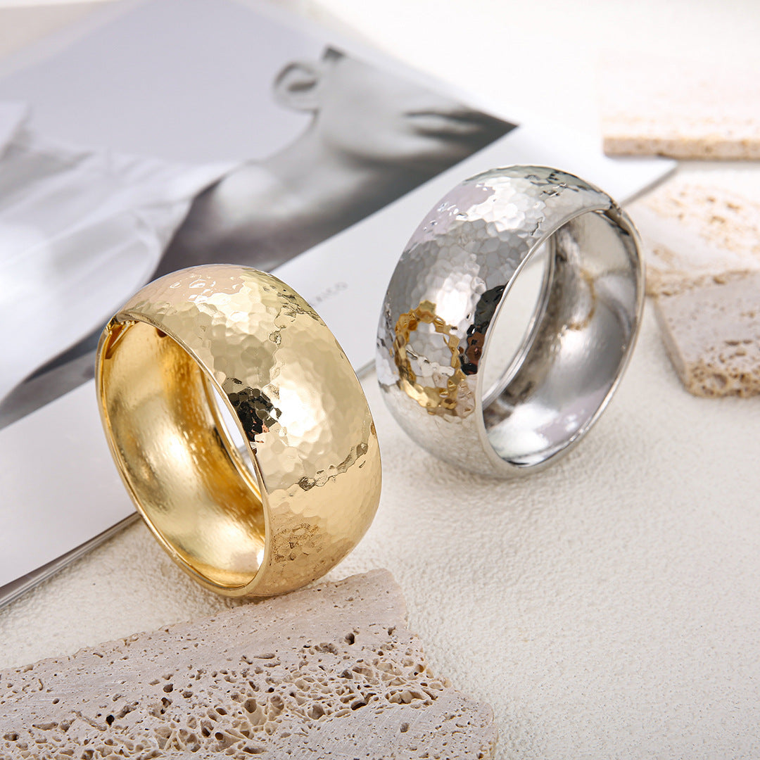 Planderful Vienna Verve Bracelet – Exaggerated Alloy Design for Bold Style