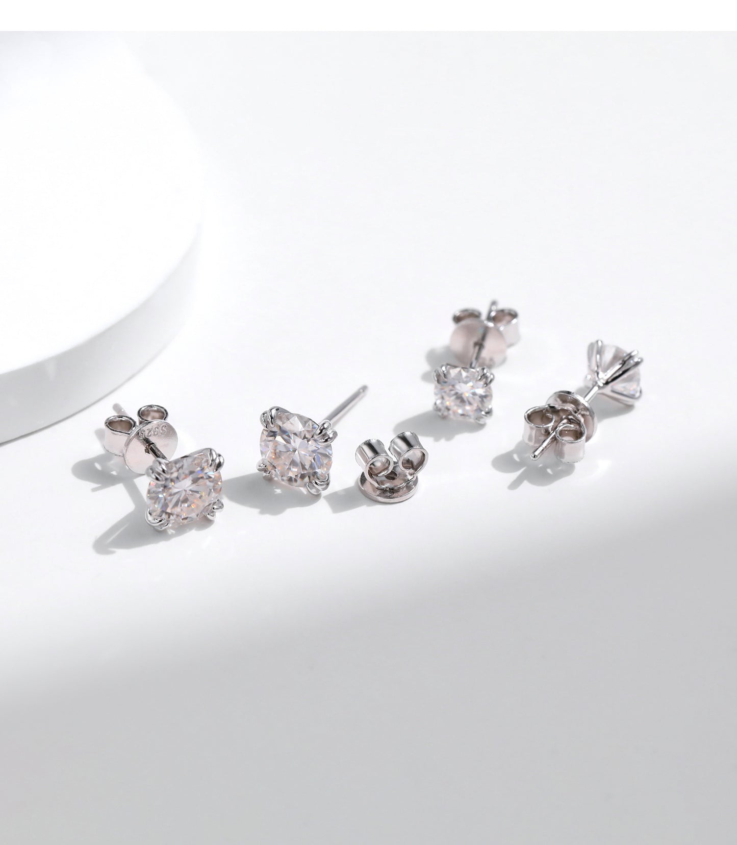 Planderful Moissanite Sparkling Earrings – Elegant Versatile Design with 1.0 Carat Moissanite