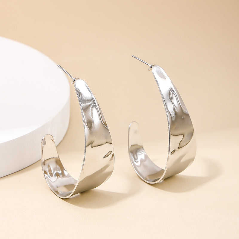 Exaggerated Metallic Crescent Earrings with a Retro Twist